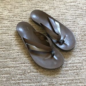 Olukai Kaekae flip flop women’s size 11